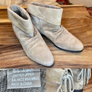 Danelle Topic Suede Tan cuff lace up ankle booties 8.5 slip on.